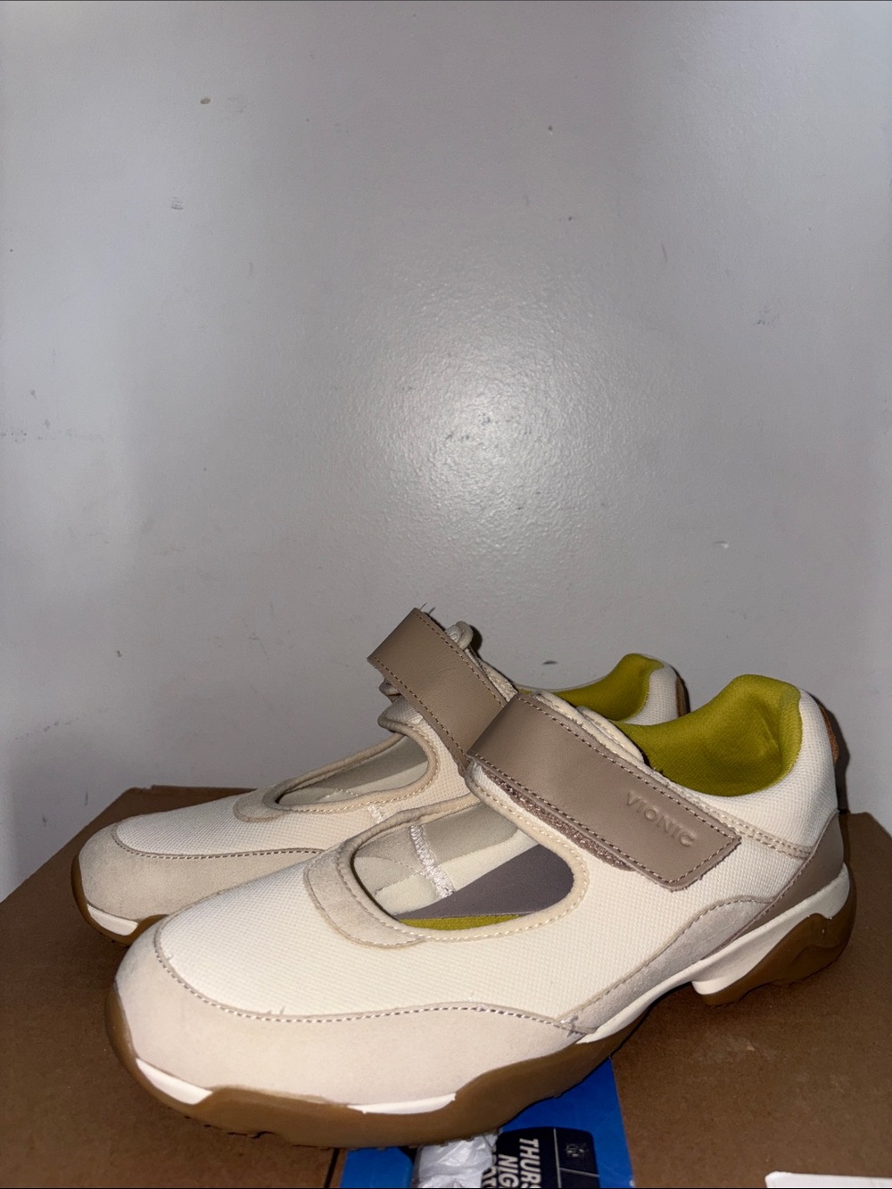 Women Vionic Sneakers size 11